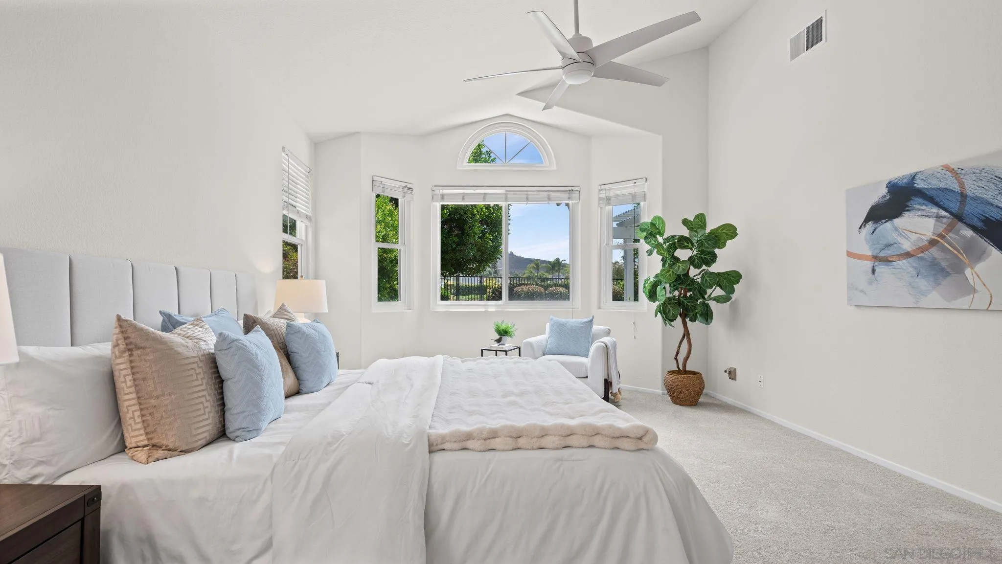 https://cdn.realtyfeed.com/cdn/127/260014573/98472bb253104d7779d4eaeab52c876a.webp