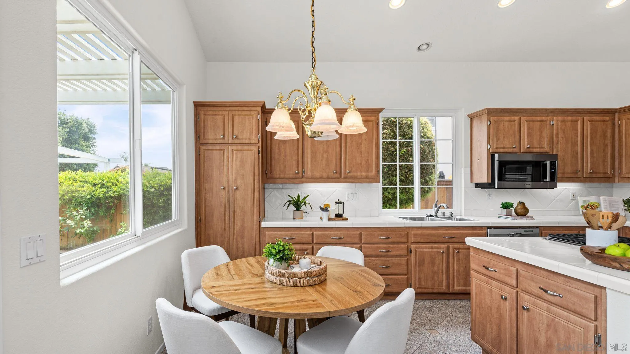https://cdn.realtyfeed.com/cdn/127/260014573/cd37ec206cc02b6ffa3da9a3c34a3afa.webp