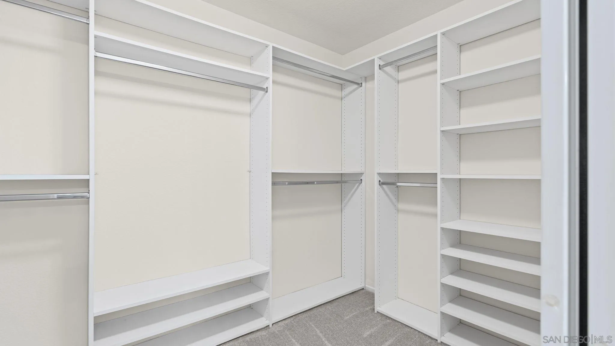 https://cdn.realtyfeed.com/cdn/127/260014573/ed8ccadeaefb9e98edd930dc1214add1.webp