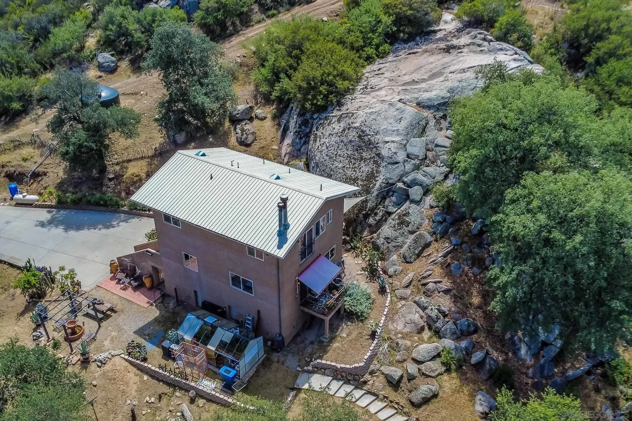 https://cdn.realtyfeed.com/cdn/127/260014575/0a55780e3c81426d9019494c0e5e220a.webp