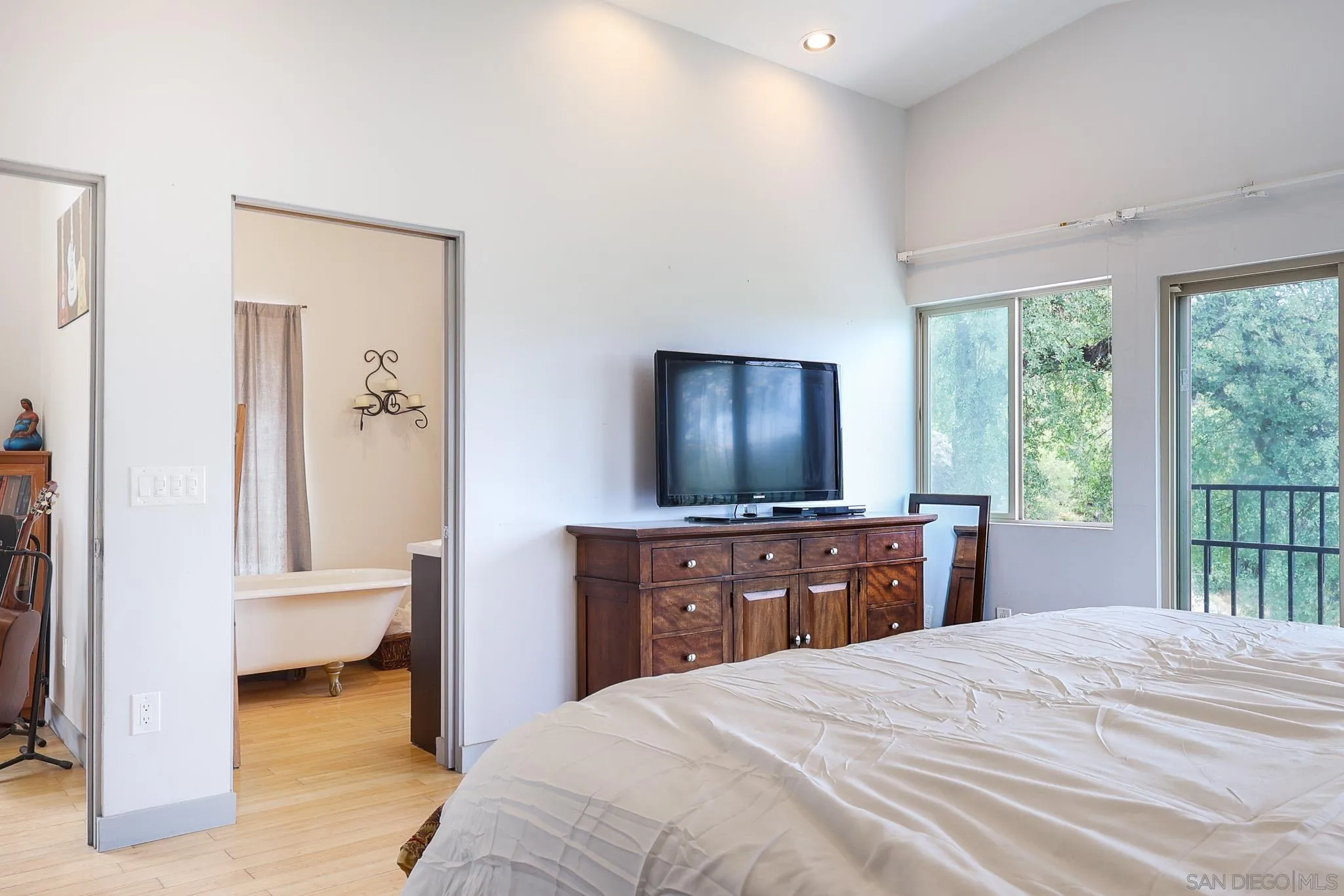 https://cdn.realtyfeed.com/cdn/127/260014575/2660bf7a0b61b29d0e58e663d0cc5d82.webp