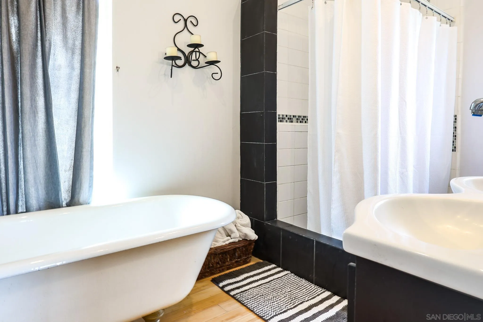 https://cdn.realtyfeed.com/cdn/127/260014575/6af2babfe8b94fd4f957fbd9f0e6a3a7.webp