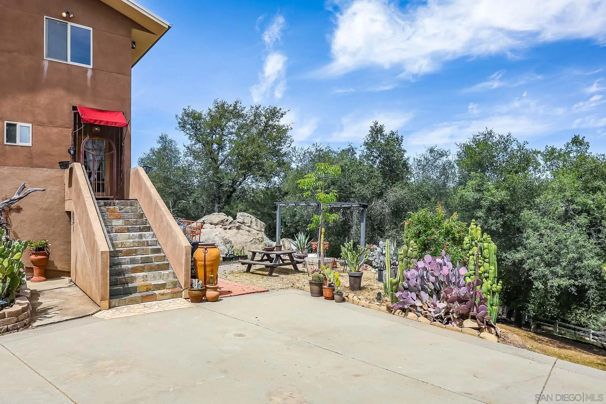 https://cdn.realtyfeed.com/cdn/127/260014575/a365e74d1b93d97ac0acc175feacdf31.webp
