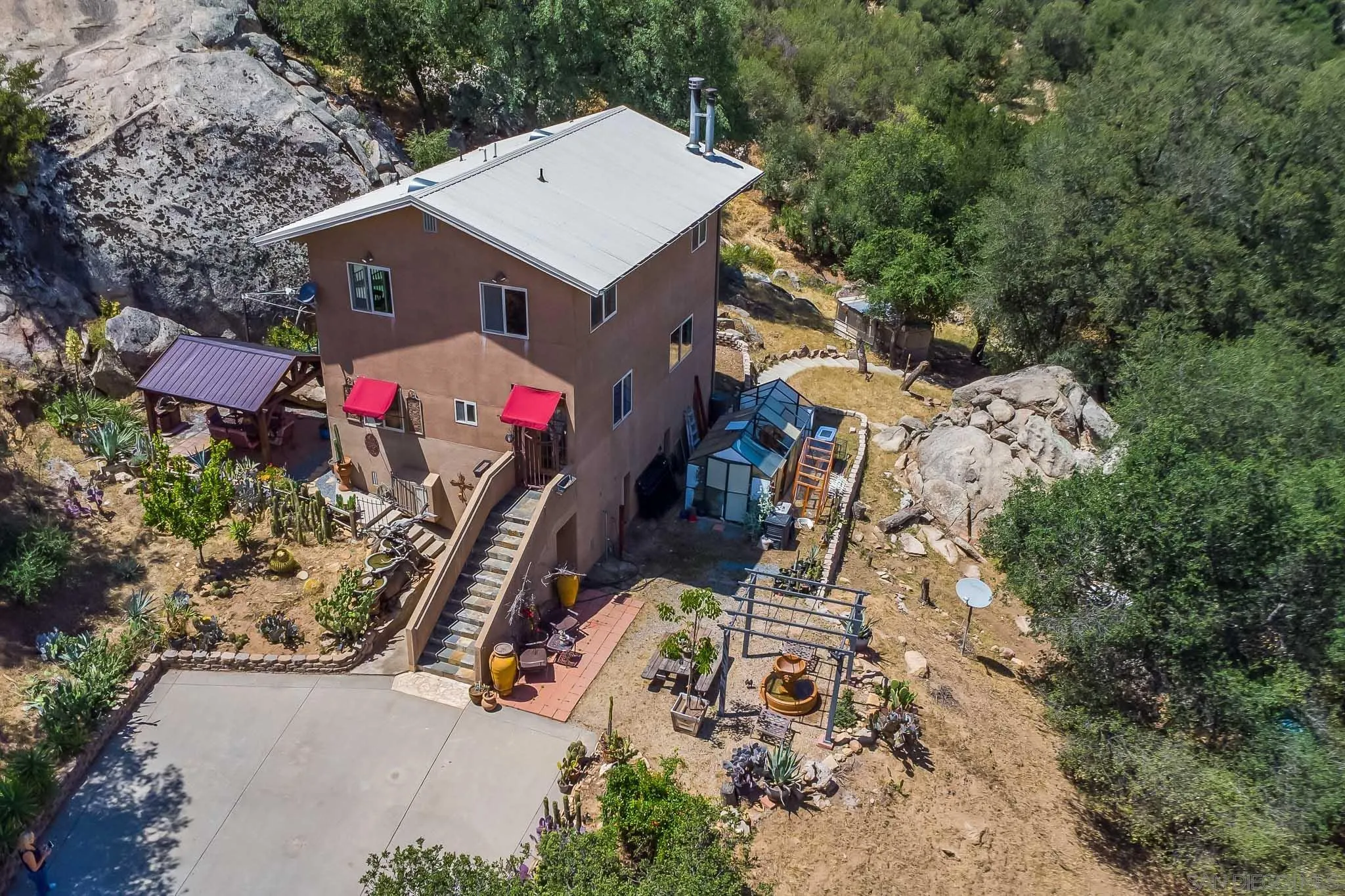 https://cdn.realtyfeed.com/cdn/127/260014575/fd5a2d136ad794ddb488f9126514dc0f.webp