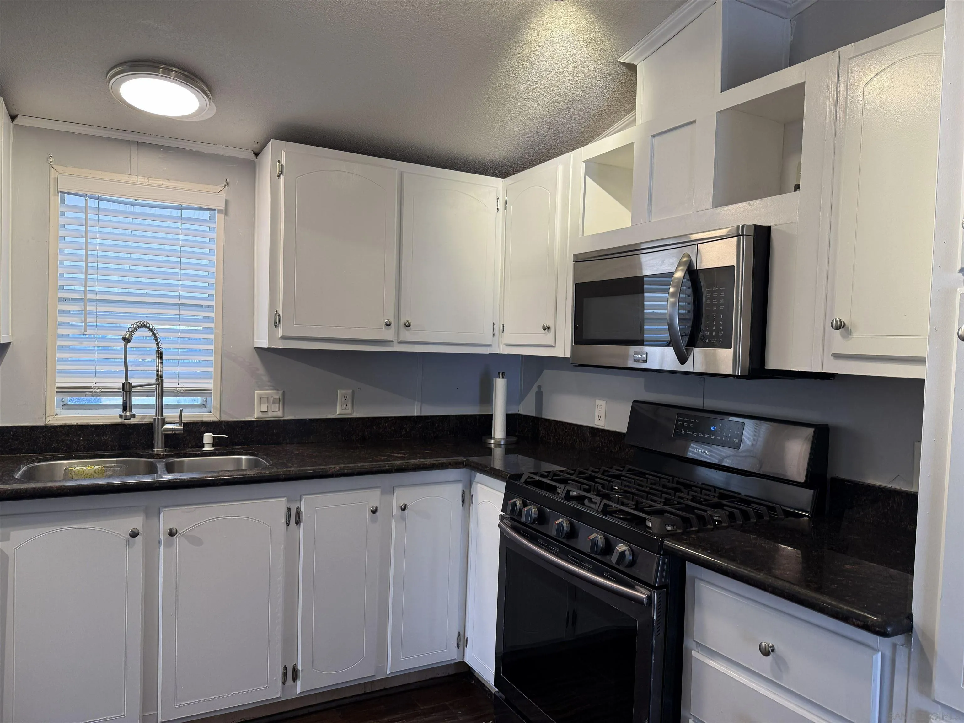 https://cdn.realtyfeed.com/cdn/127/260014585/4180411a41c68207276d32fb4f0909c8.webp