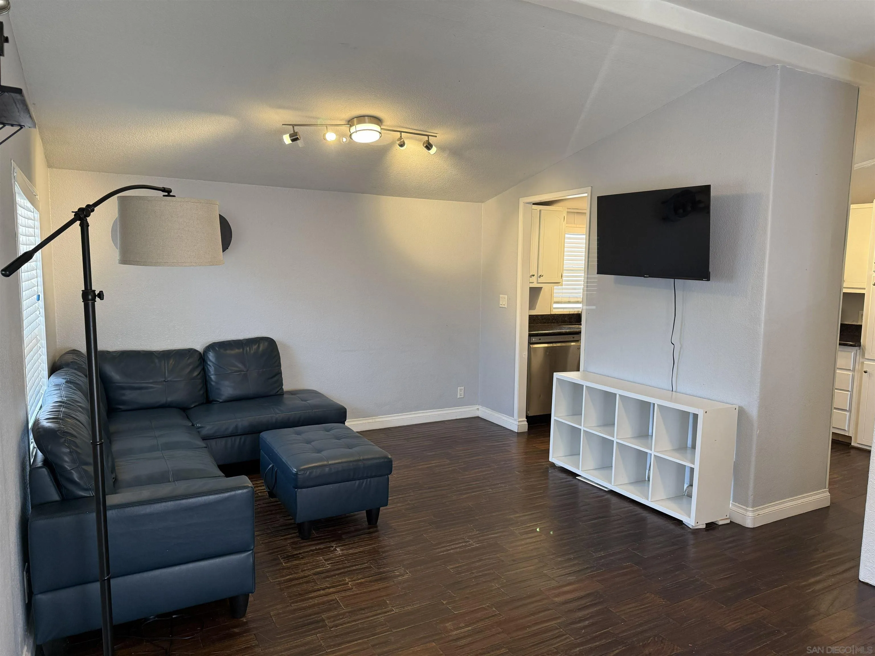 https://cdn.realtyfeed.com/cdn/127/260014585/b83cd7746e399ae37de56835246f47d3.webp