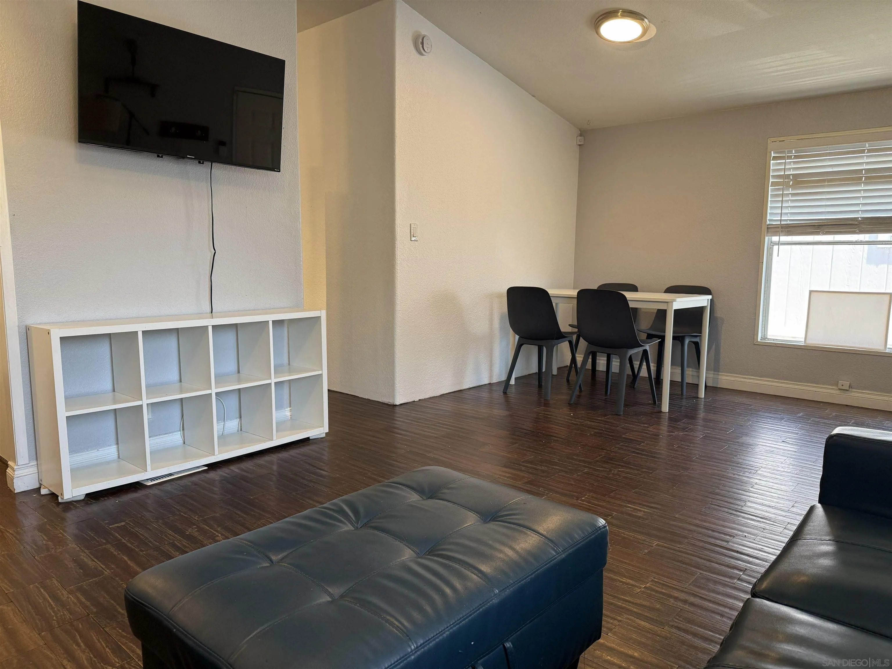 https://cdn.realtyfeed.com/cdn/127/260014585/bf7a777af7083f8032923d6cfb3b9798.webp