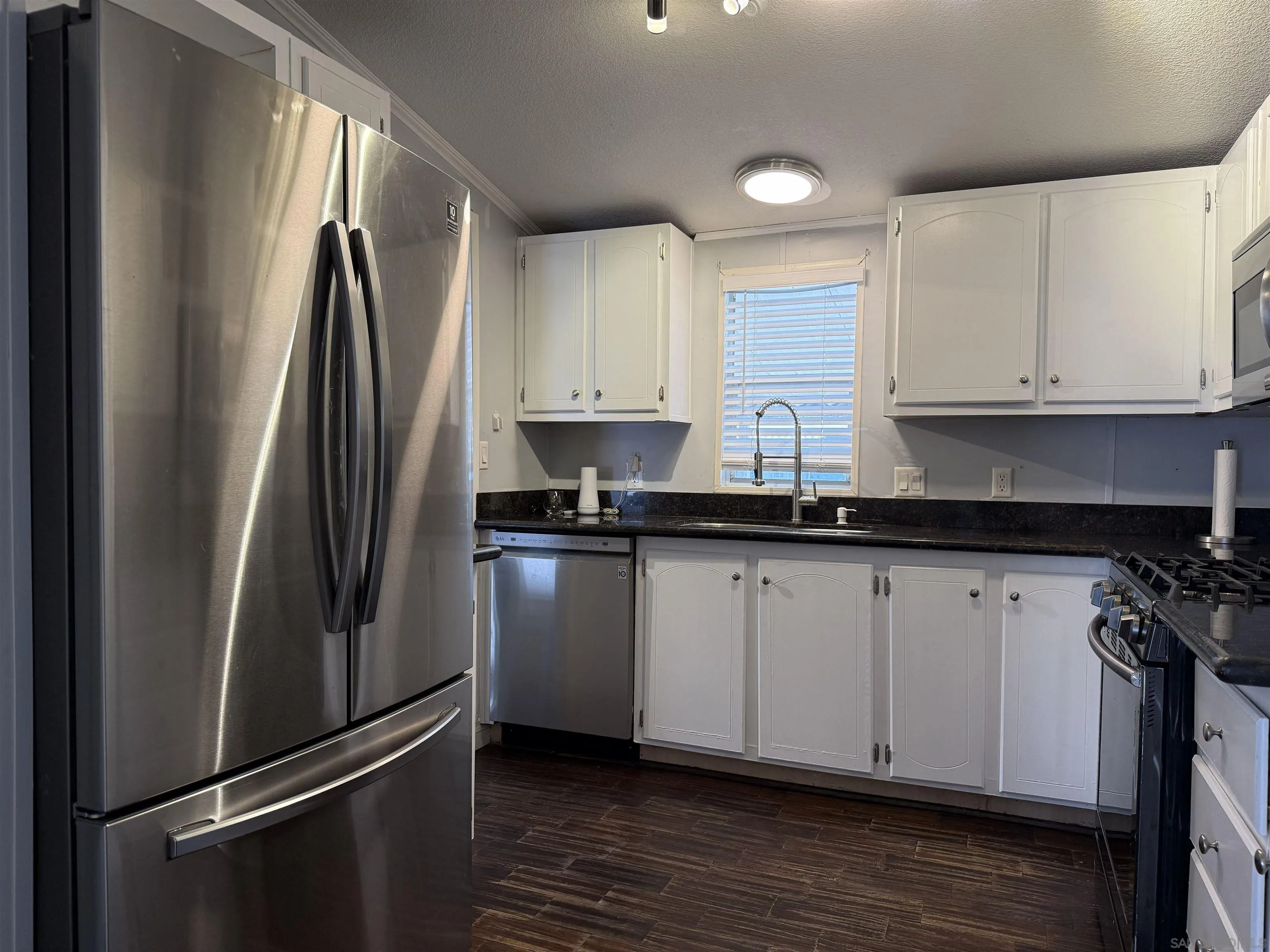 https://cdn.realtyfeed.com/cdn/127/260014585/f08f75663324e8eaf585fc9d4227bef3.webp