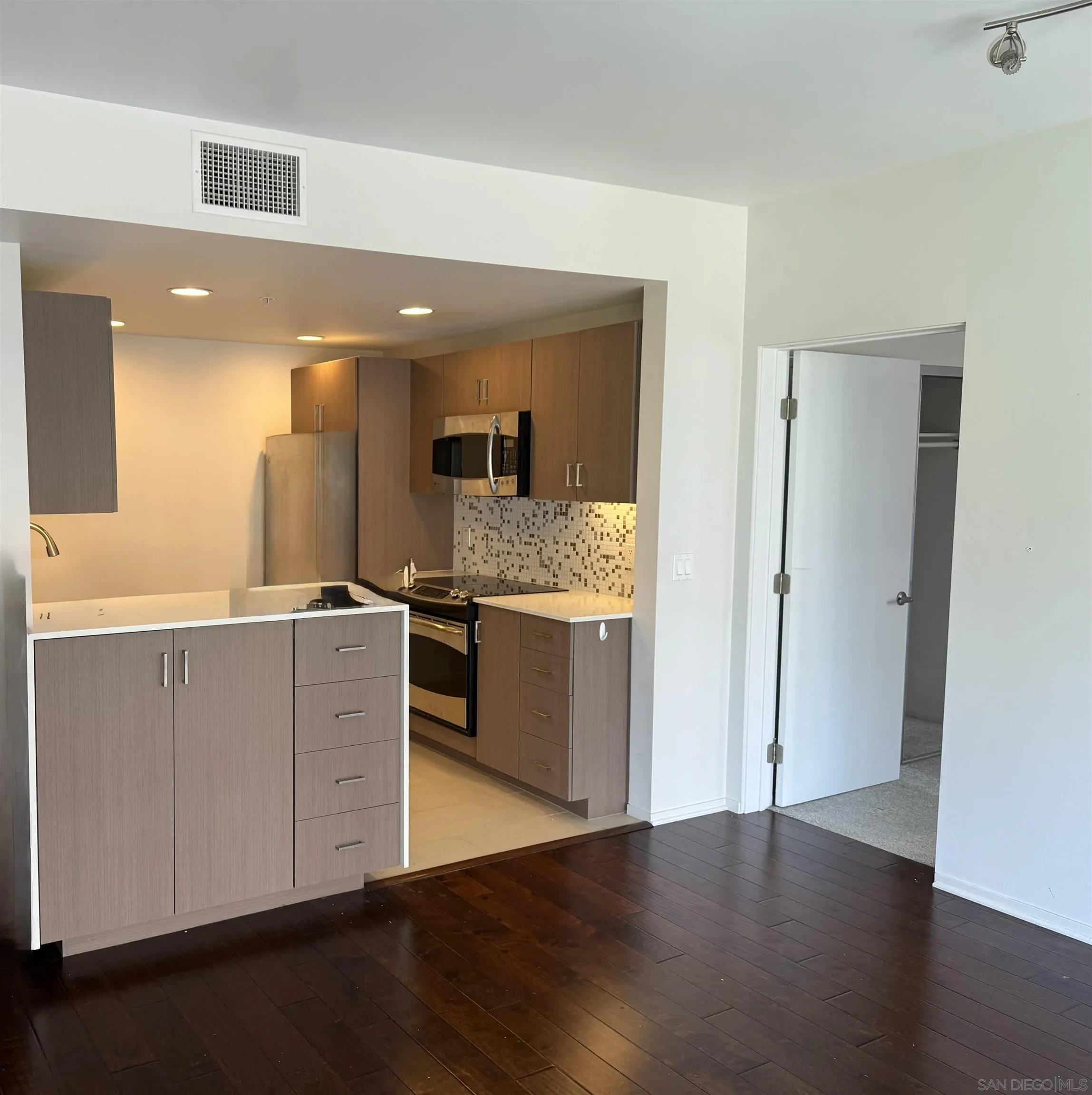 Photo #16: 260014593 Listing: Photo #16
