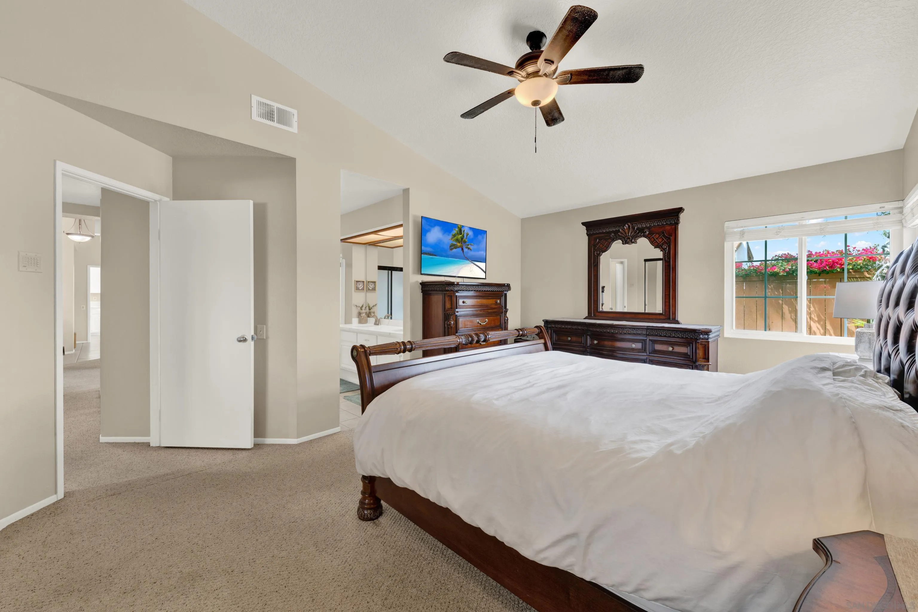 https://cdn.realtyfeed.com/cdn/127/260014599/21b0ca88167ab55a826e6e2f76b85dc1.webp