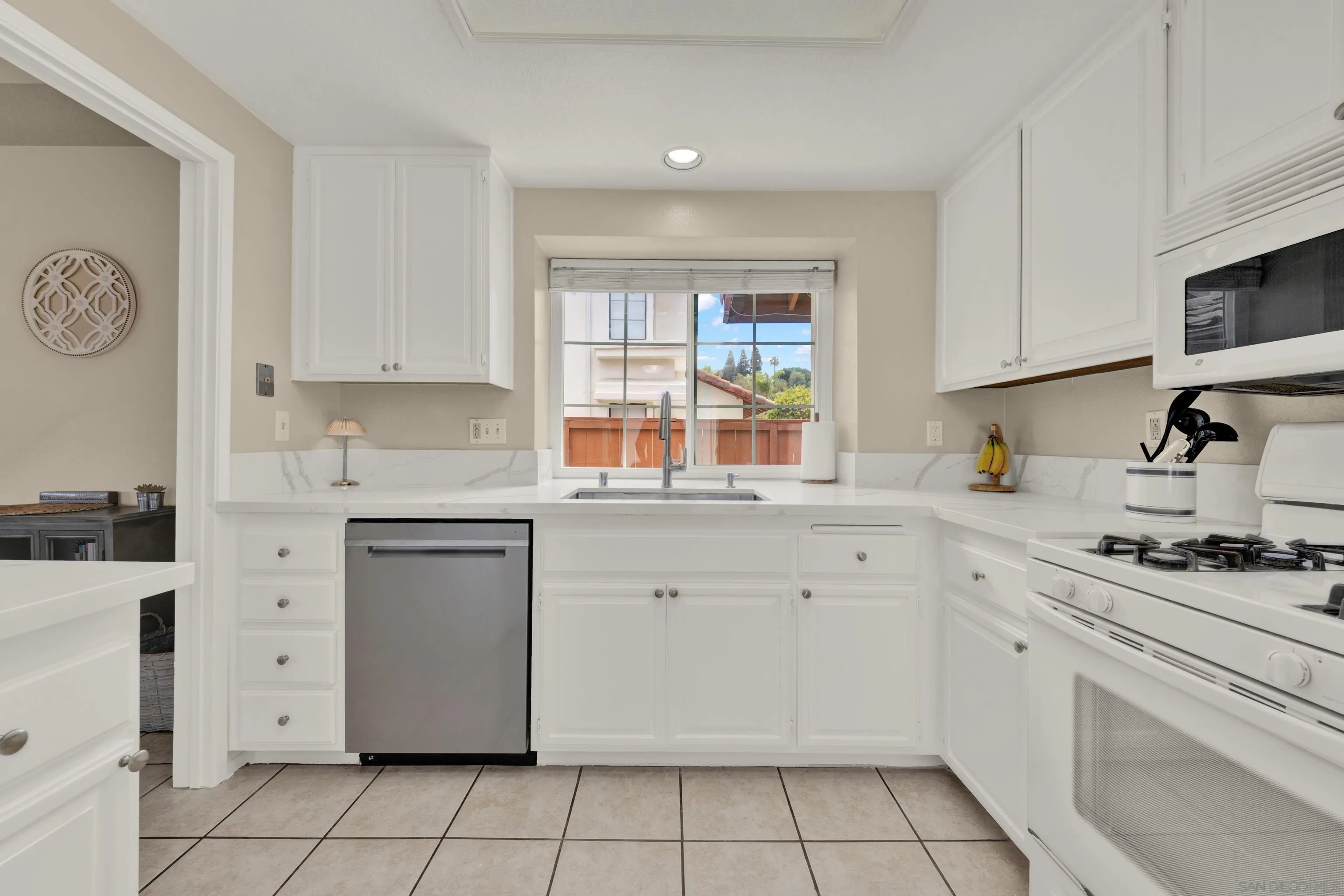 https://cdn.realtyfeed.com/cdn/127/260014599/5fc7471bb6032954293b564de1e1f177.webp