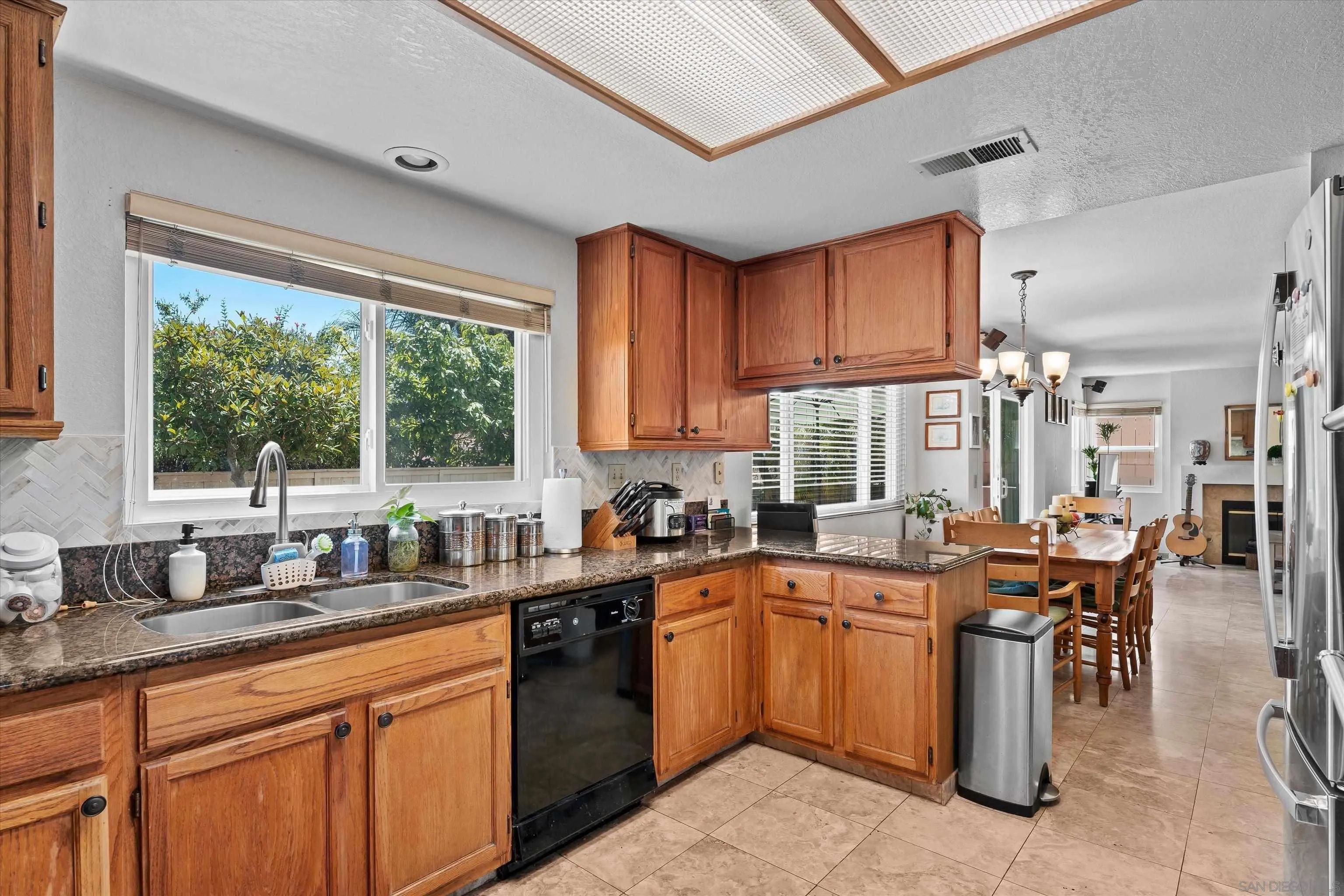 https://cdn.realtyfeed.com/cdn/127/260014601/59755b33f271a94919be7e6228db3a74.webp