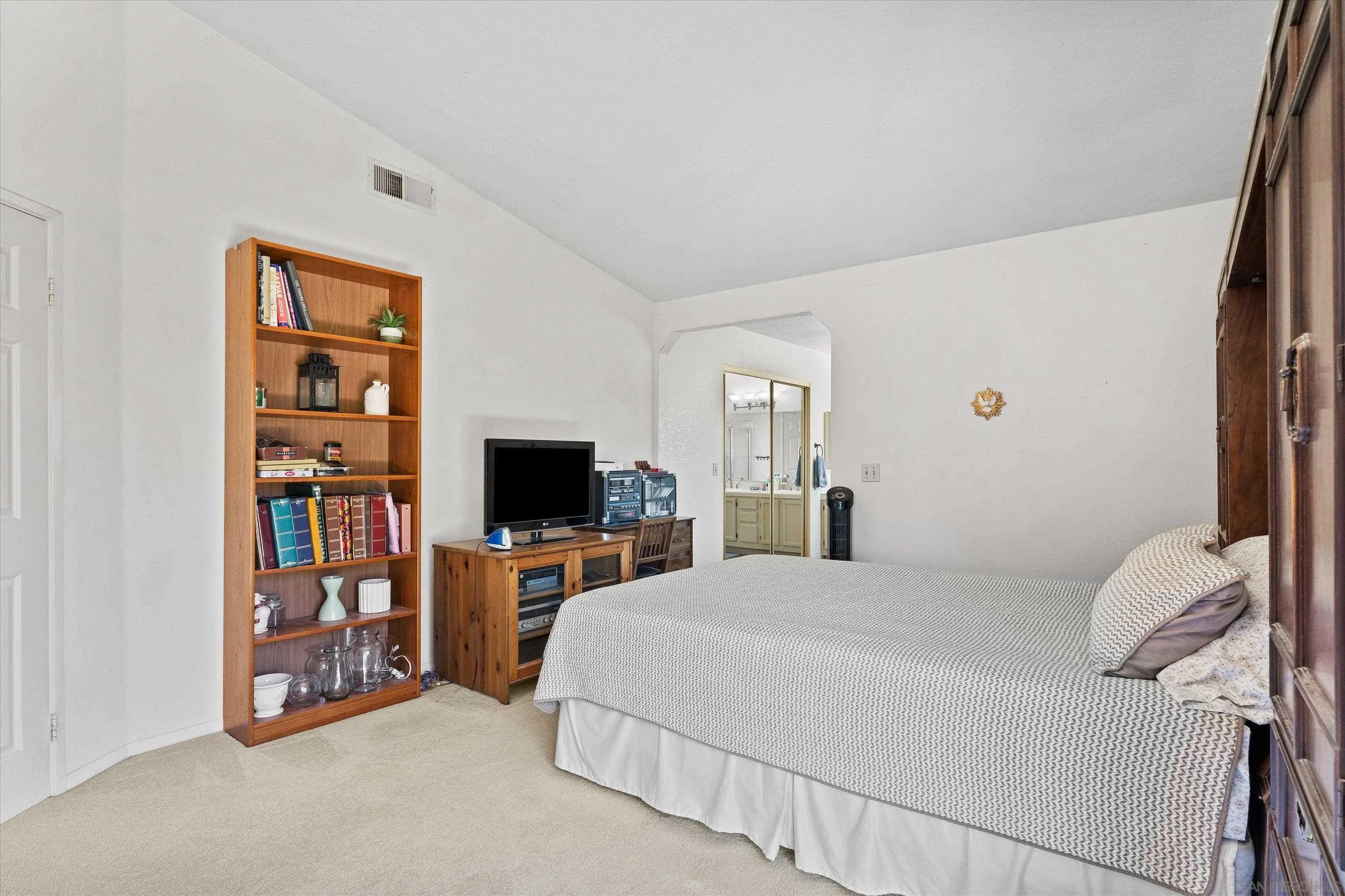 https://cdn.realtyfeed.com/cdn/127/260014601/798ea18d036f6b9348ef637dcb5df1a6.webp