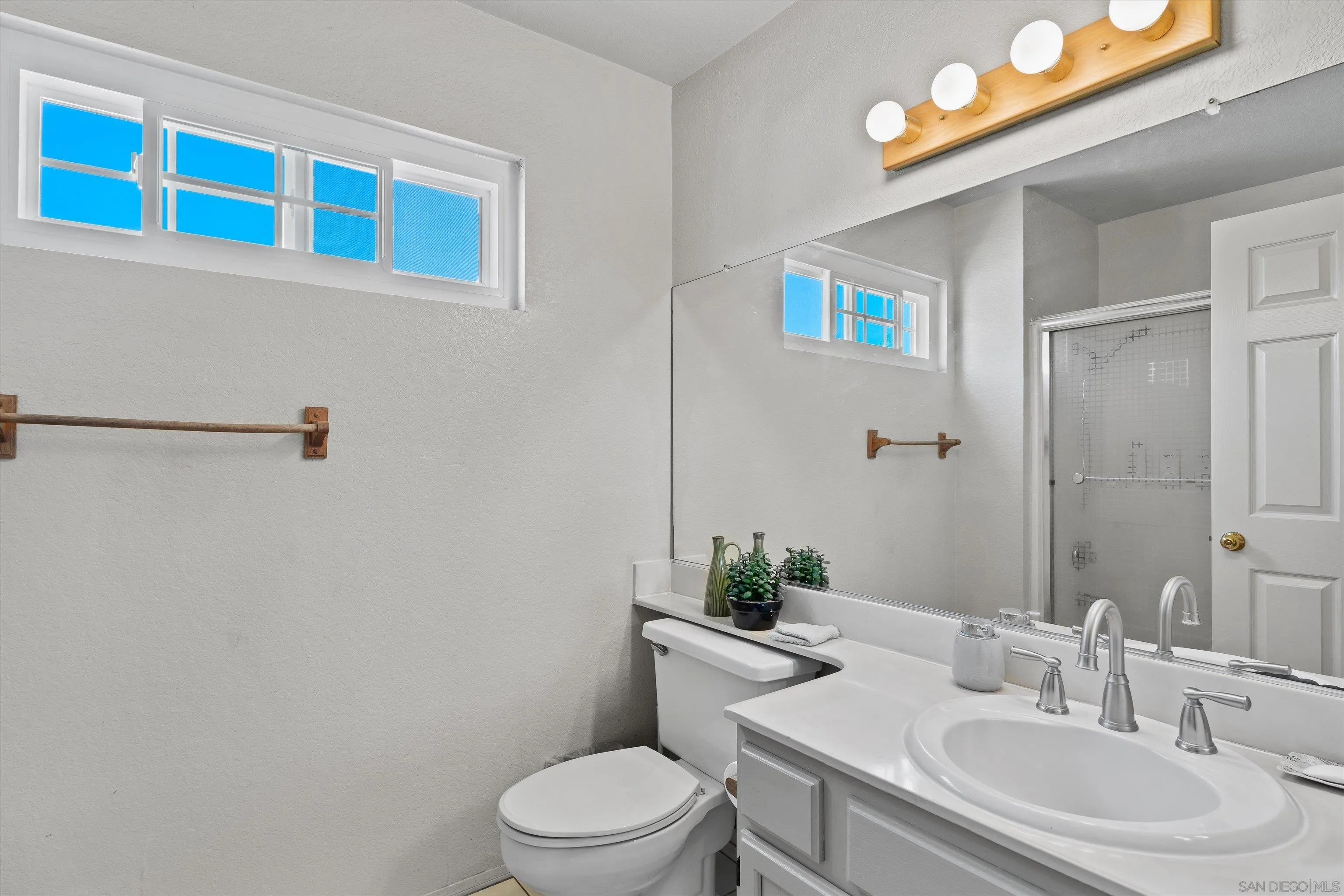 https://cdn.realtyfeed.com/cdn/127/260014601/950792ac642d83eca28351fc267e0068.webp