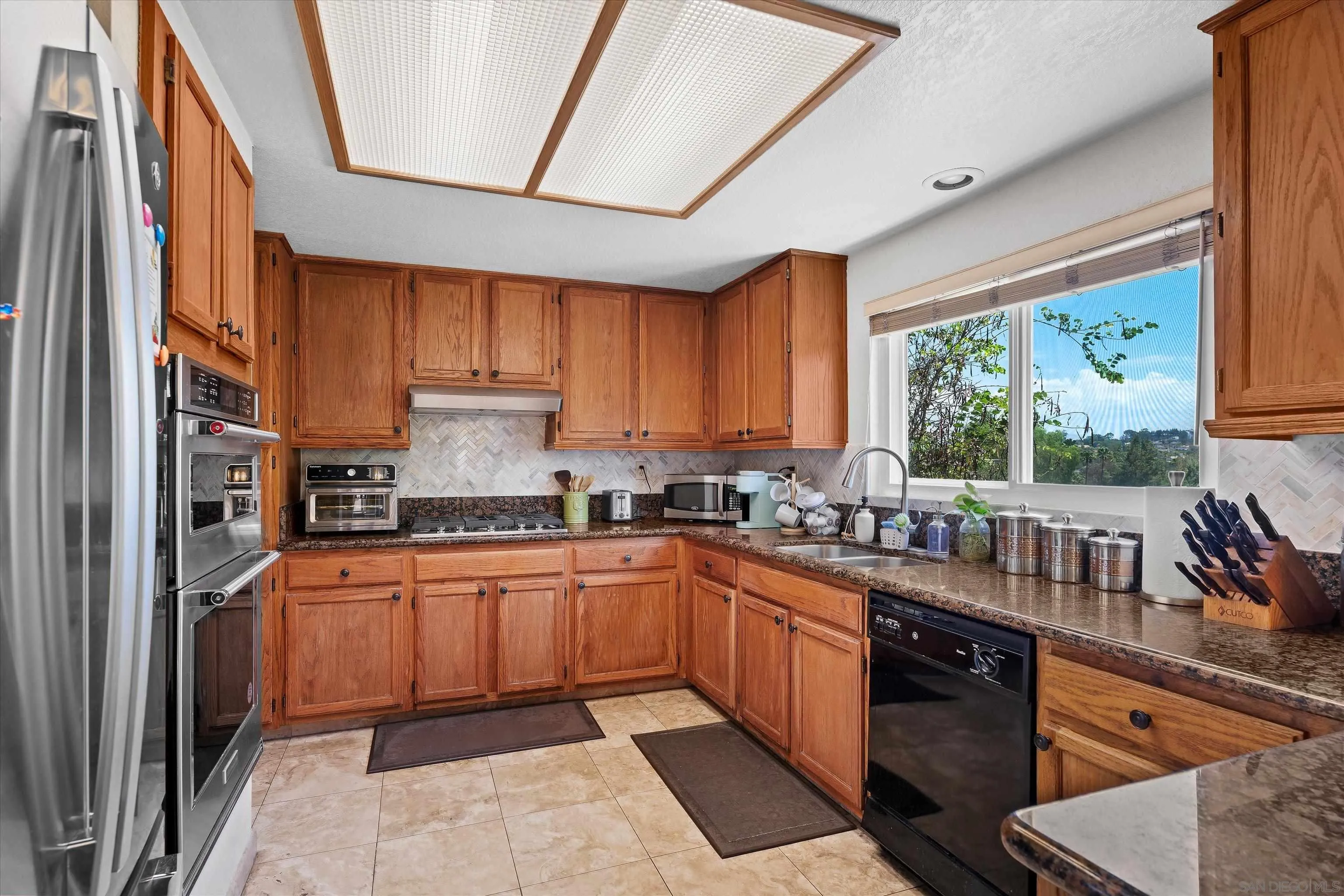 https://cdn.realtyfeed.com/cdn/127/260014601/d0ea3a64ec51c69189f54eca2b273409.webp