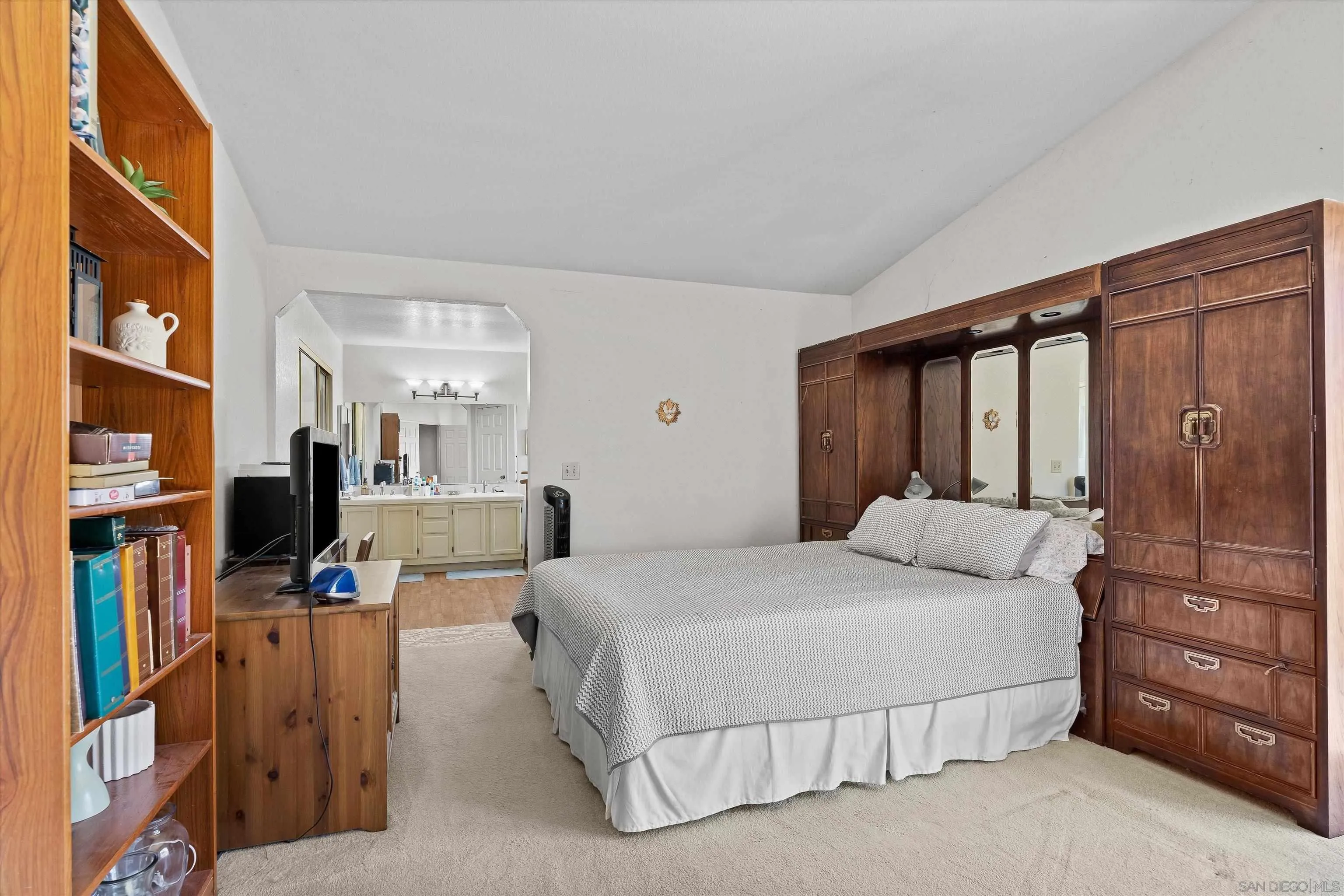 https://cdn.realtyfeed.com/cdn/127/260014601/f5b9803d1b856edb0a1c79b4533cf4e9.webp