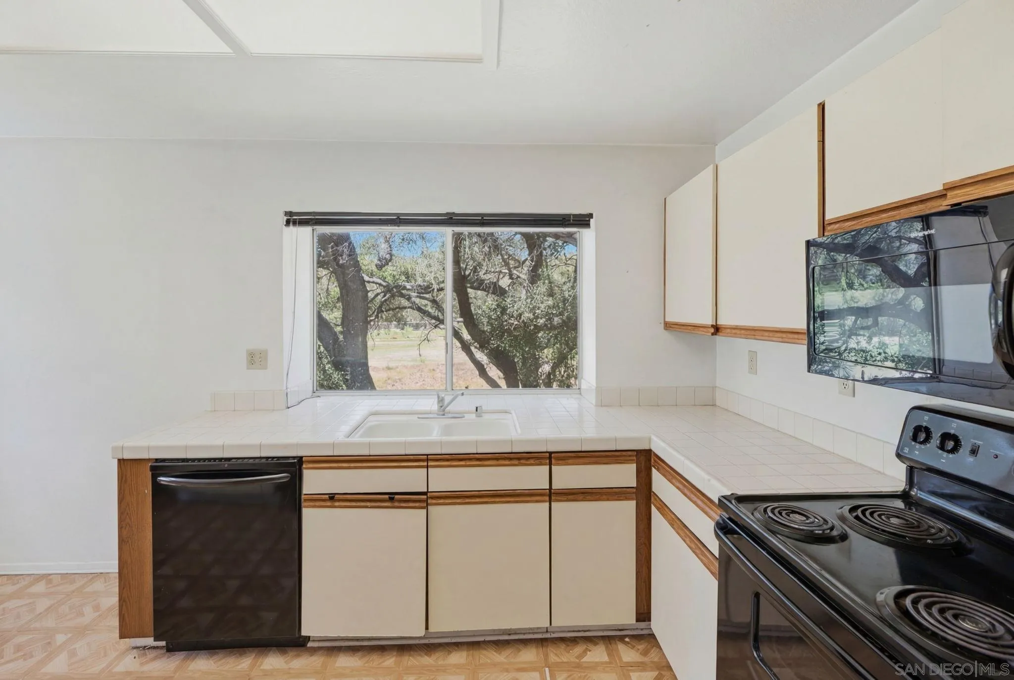 Photo #14: 260014602 Listing: Photo #14