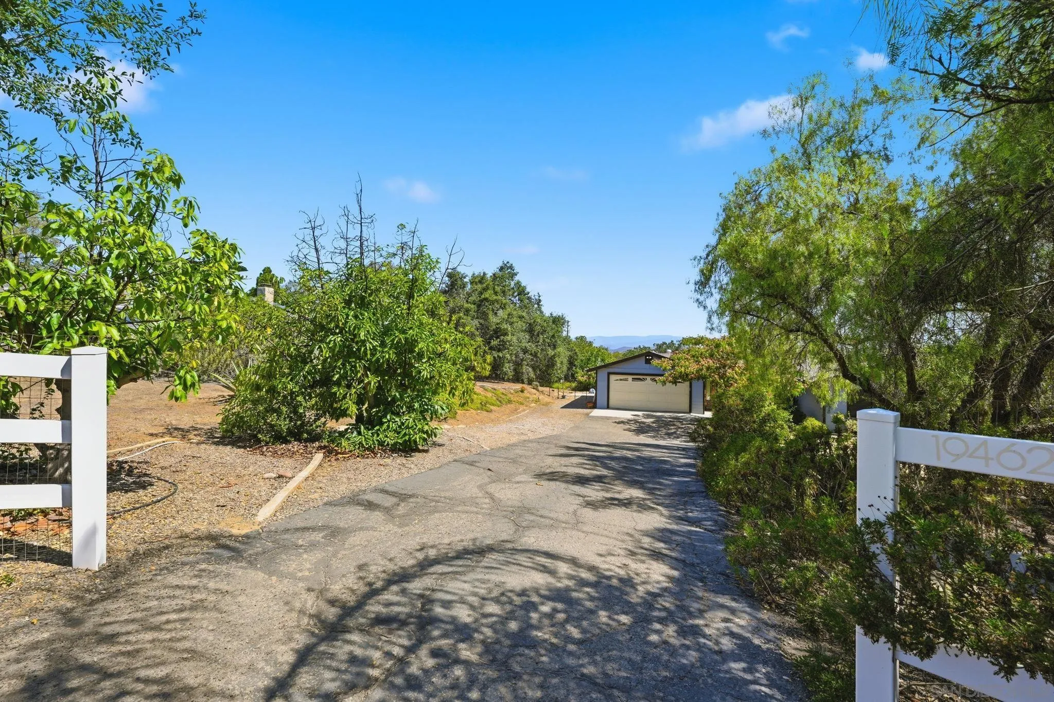 https://cdn.realtyfeed.com/cdn/127/260014603/31884cbb26dd944ca1256527b16df70e.webp