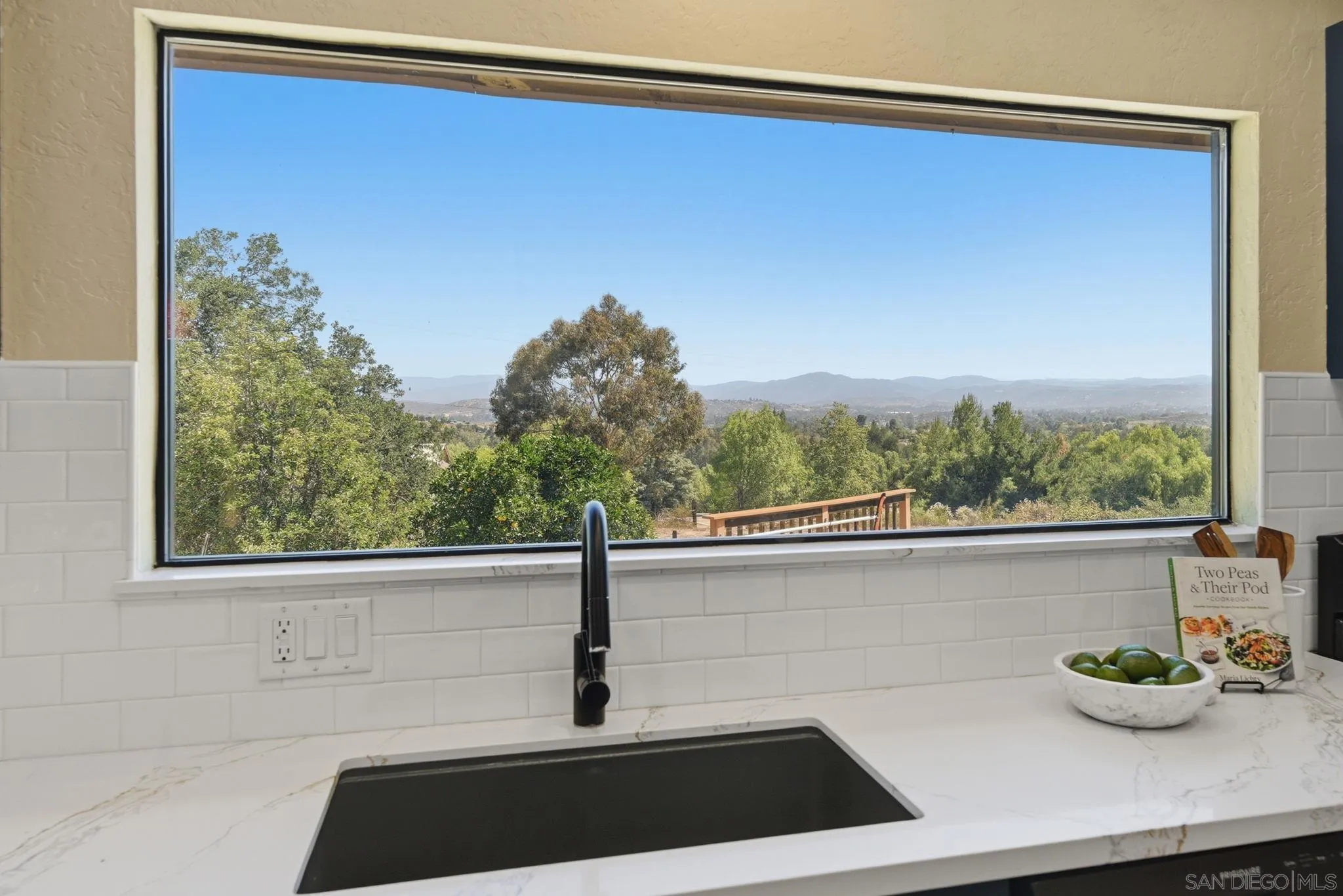 https://cdn.realtyfeed.com/cdn/127/260014603/69c88b86f773d61518339e9657ee20df.webp