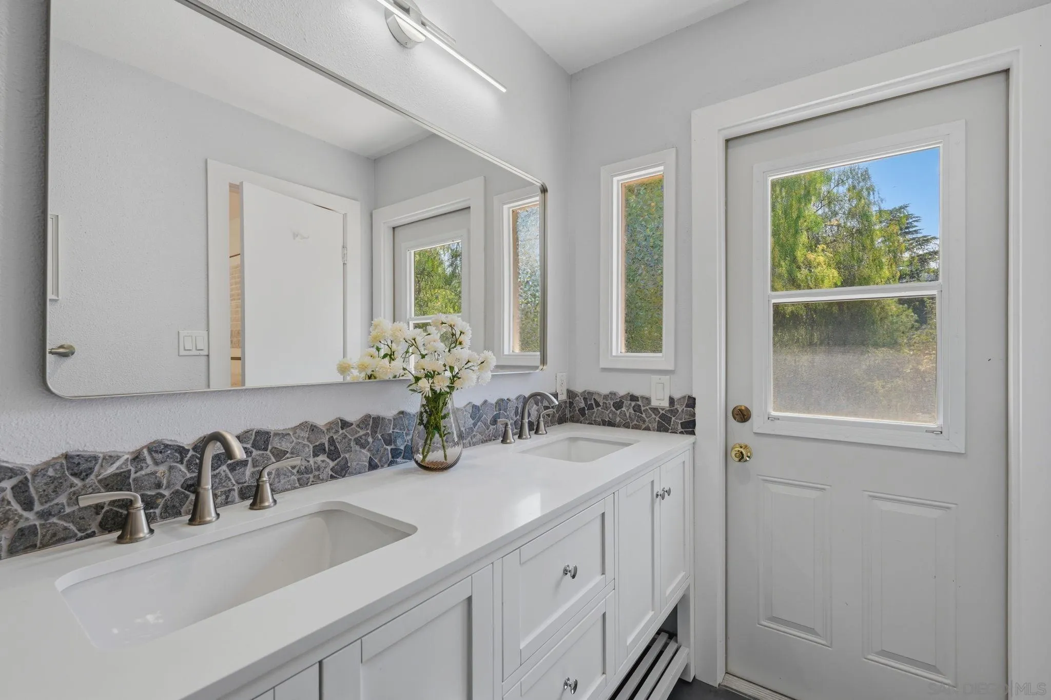 https://cdn.realtyfeed.com/cdn/127/260014603/7835961734ae377a0df9c306279ed084.webp