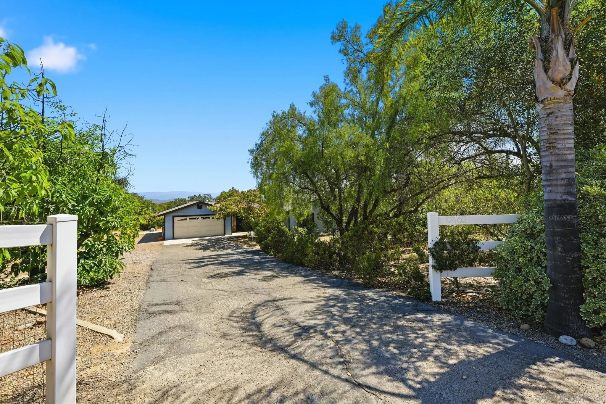 https://cdn.realtyfeed.com/cdn/127/260014603/82ca42d08339162faf5b260da09b8d11.webp