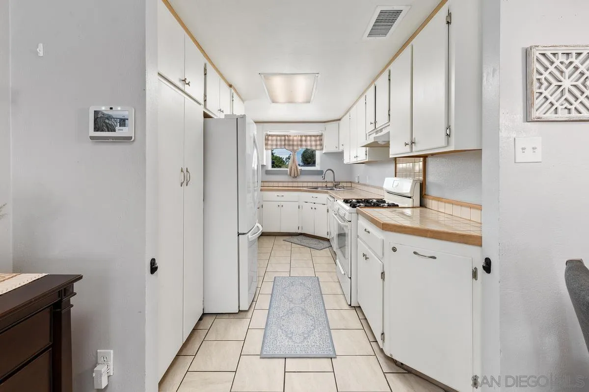 https://cdn.realtyfeed.com/cdn/127/260014608/4a50703243da687a3b4ef0abcc1c35e9.webp