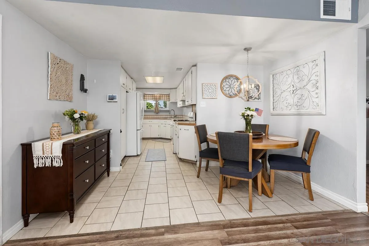 https://cdn.realtyfeed.com/cdn/127/260014608/6eae448493f34122217c690f4daedfc3.webp