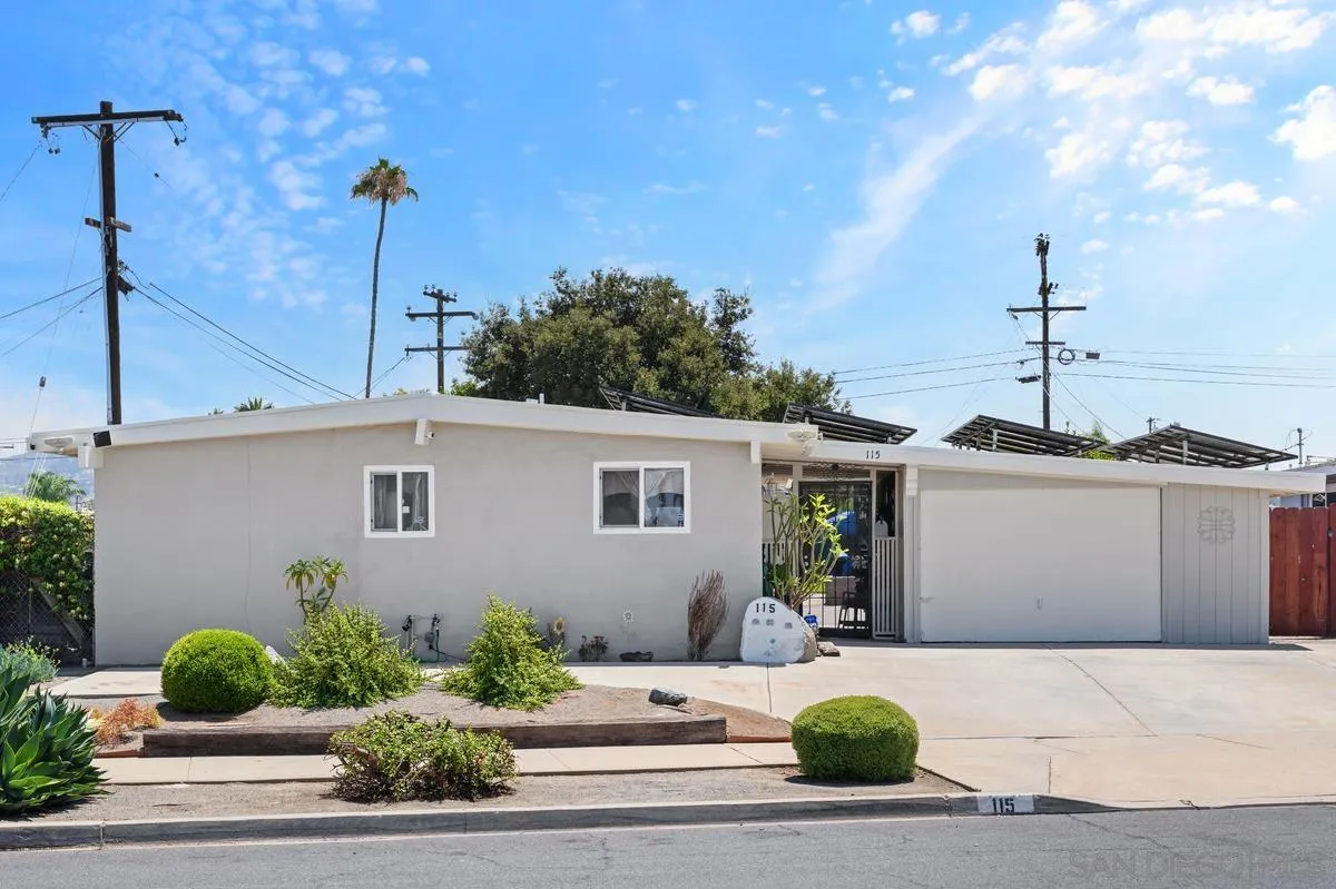 https://cdn.realtyfeed.com/cdn/127/260014608/c5bfe3cd5ab349b5f3e9b02c3e7e3f1d.webp