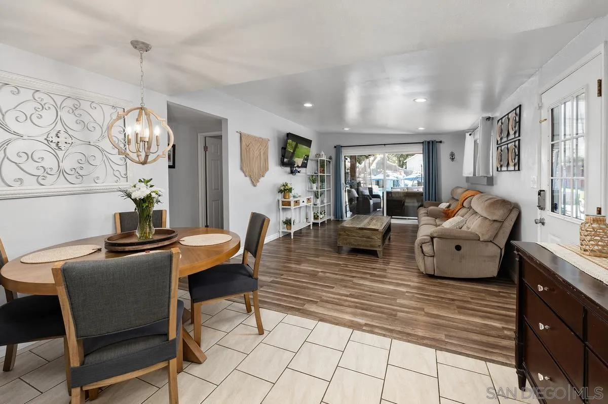 https://cdn.realtyfeed.com/cdn/127/260014608/d245cec2984f816fe3f8d7de40fa9bd3.webp