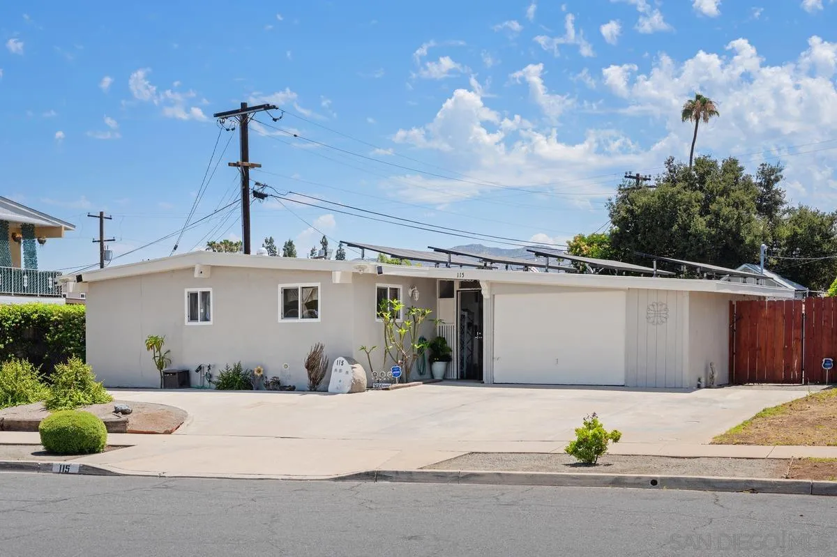 https://cdn.realtyfeed.com/cdn/127/260014608/dcf0bc40bbdedf82b6e2beec89a38dca.webp