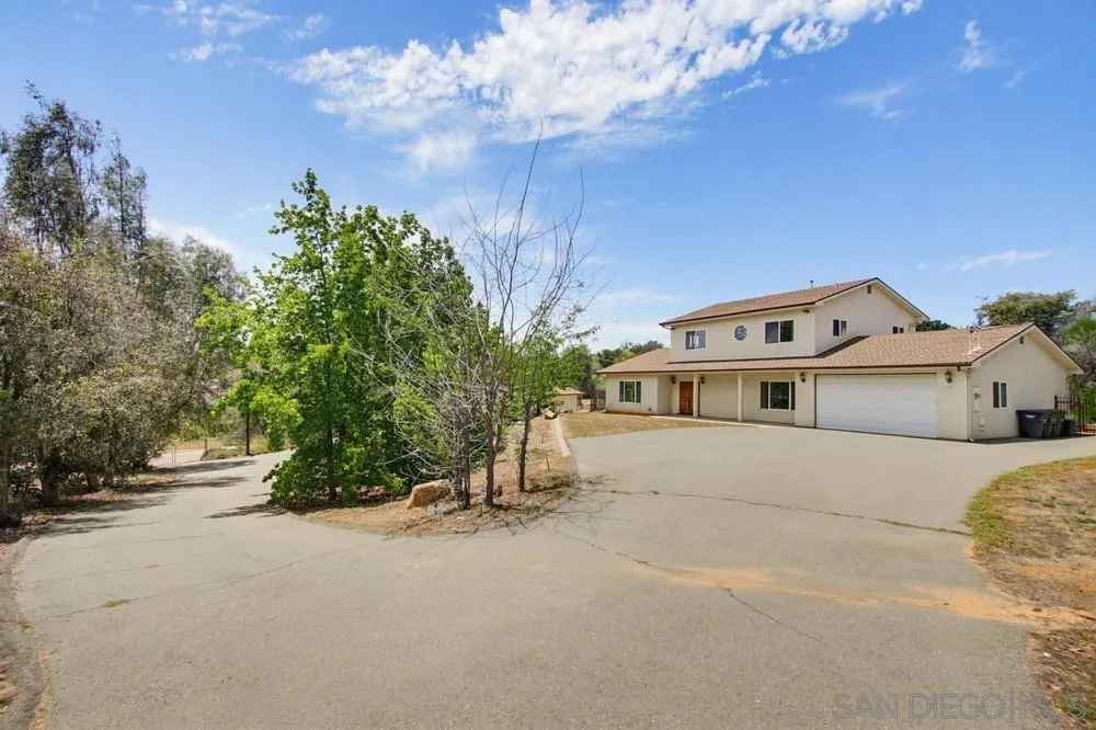 https://cdn.realtyfeed.com/cdn/127/260014612/06a05d7a69e0a8d252a7592cd1b823f3.webp