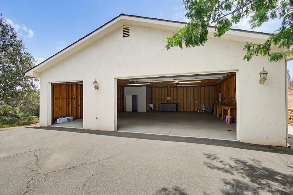 https://cdn.realtyfeed.com/cdn/127/260014612/0e32307f3d99fd05d655e61e56952f30.webp