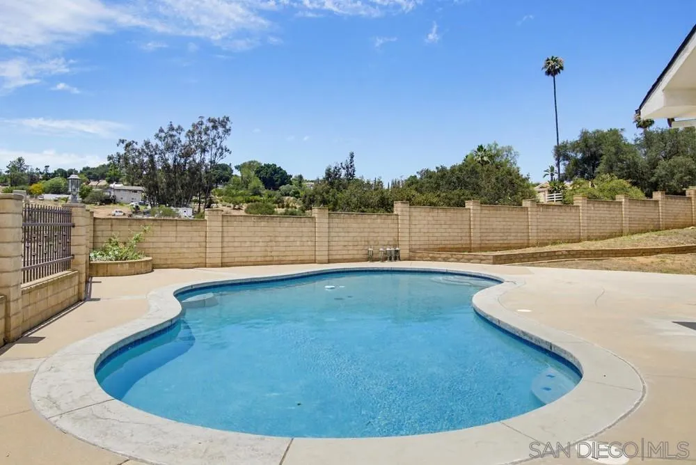https://cdn.realtyfeed.com/cdn/127/260014612/137e9780131f198e6171d2505d5cd2be.webp