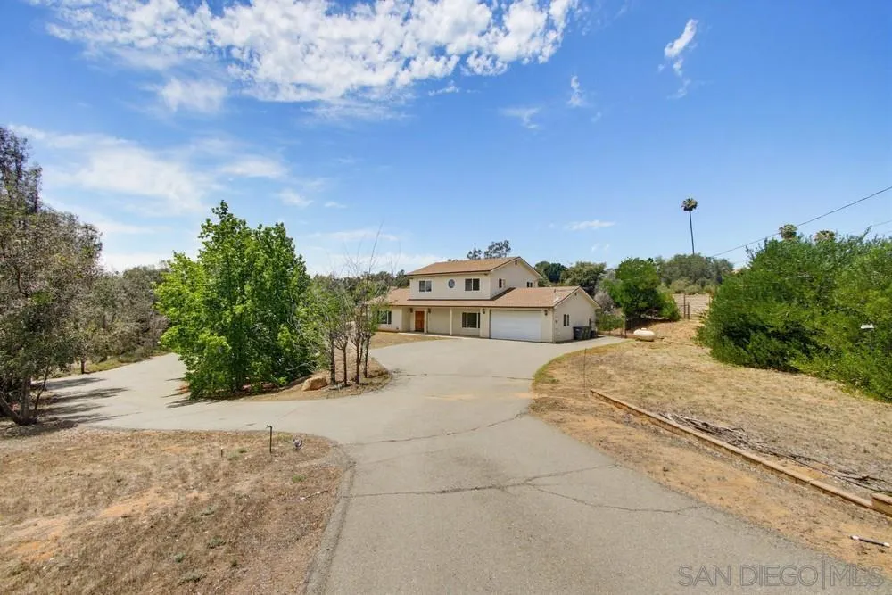 https://cdn.realtyfeed.com/cdn/127/260014612/24eddae1e7b4b68cec28a8a6c320c861.webp