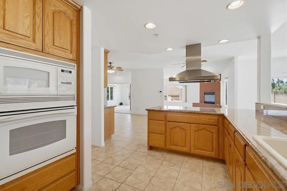 https://cdn.realtyfeed.com/cdn/127/260014612/382b20ca29000b2b34d2e02d560ca938.webp