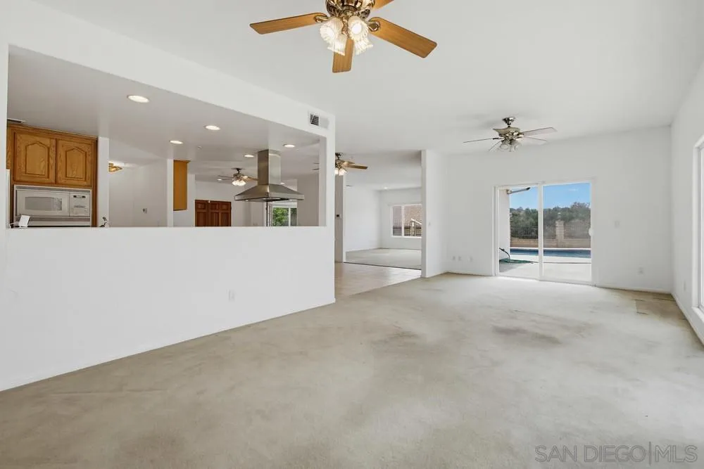 https://cdn.realtyfeed.com/cdn/127/260014612/45b1715a6fc214bb4ec3b1dbdf25ff09.webp