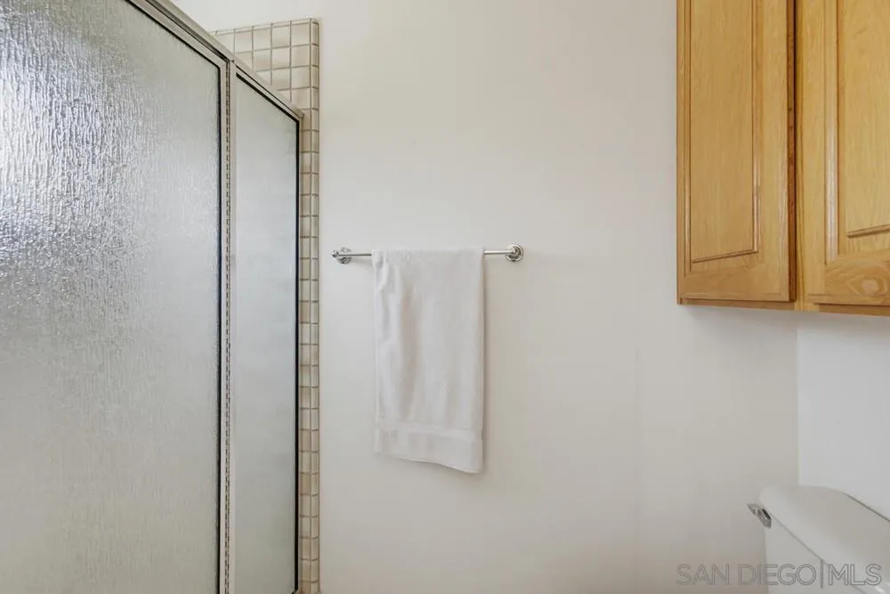 https://cdn.realtyfeed.com/cdn/127/260014612/4822af379e574d08bc34a007a217631d.webp