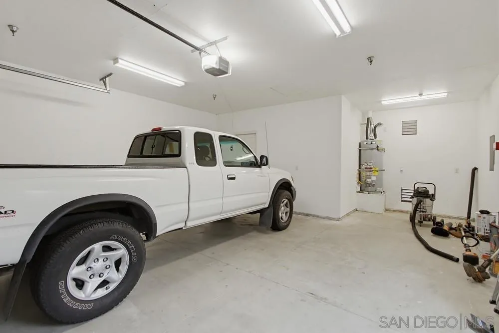 https://cdn.realtyfeed.com/cdn/127/260014612/74a97a1561717e85a299a4ce4d090695.webp