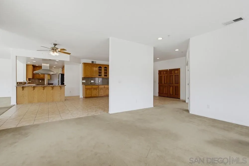 https://cdn.realtyfeed.com/cdn/127/260014612/8f3c78f758c3a37ef5ff9abf5bc3a377.webp