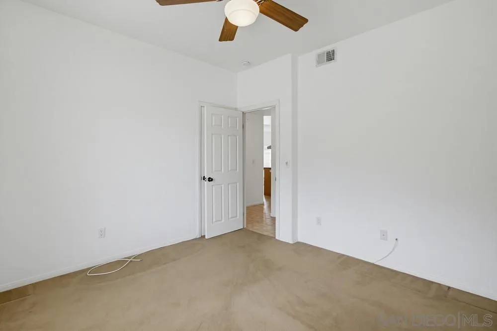 https://cdn.realtyfeed.com/cdn/127/260014612/9a52603f61334a2917e91e673a993810.webp