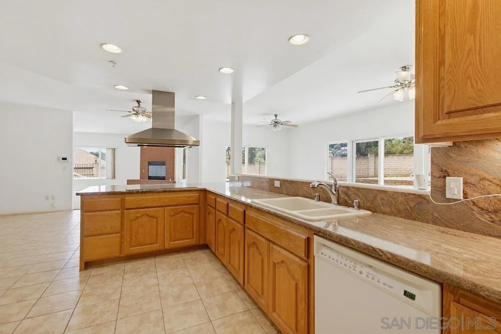 https://cdn.realtyfeed.com/cdn/127/260014612/9f59b460c499d5eaac5d9b352cc830ff.webp