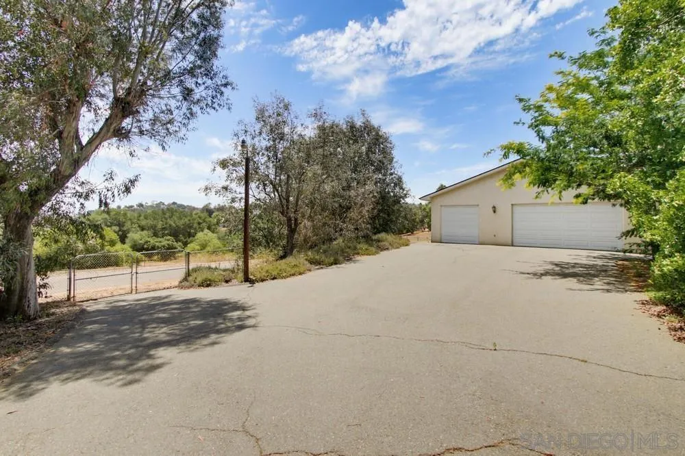 https://cdn.realtyfeed.com/cdn/127/260014612/a99eea49a2c39c295da40a60356d0499.webp