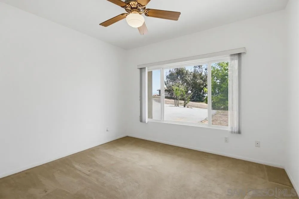 https://cdn.realtyfeed.com/cdn/127/260014612/b06a254f83aca4e96de28a3d586216d3.webp