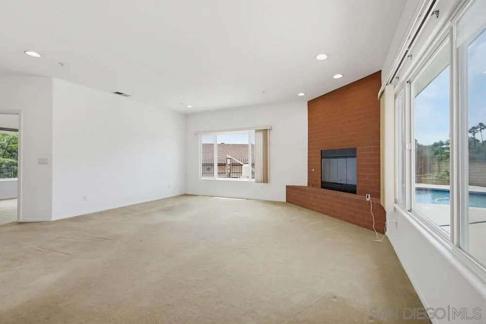 https://cdn.realtyfeed.com/cdn/127/260014612/d37b929269f592cfaa8b6b51cc015a70.webp