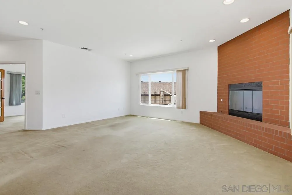 https://cdn.realtyfeed.com/cdn/127/260014612/eab38a803e2f7f0278d15dd317b345f8.webp