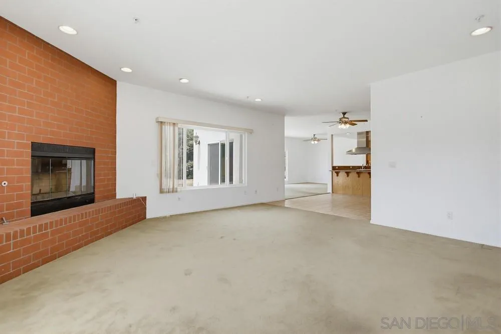 https://cdn.realtyfeed.com/cdn/127/260014612/ff1c54d490dbc0afe30a1b283b0b372d.webp