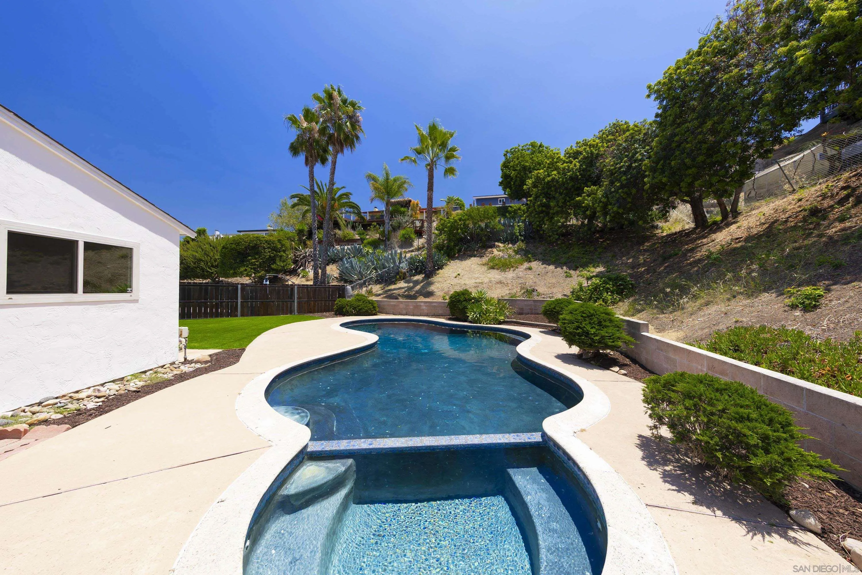 https://cdn.realtyfeed.com/cdn/127/260014618/0310d994c6dbd9c8ae787bfd662ed3ed.webp