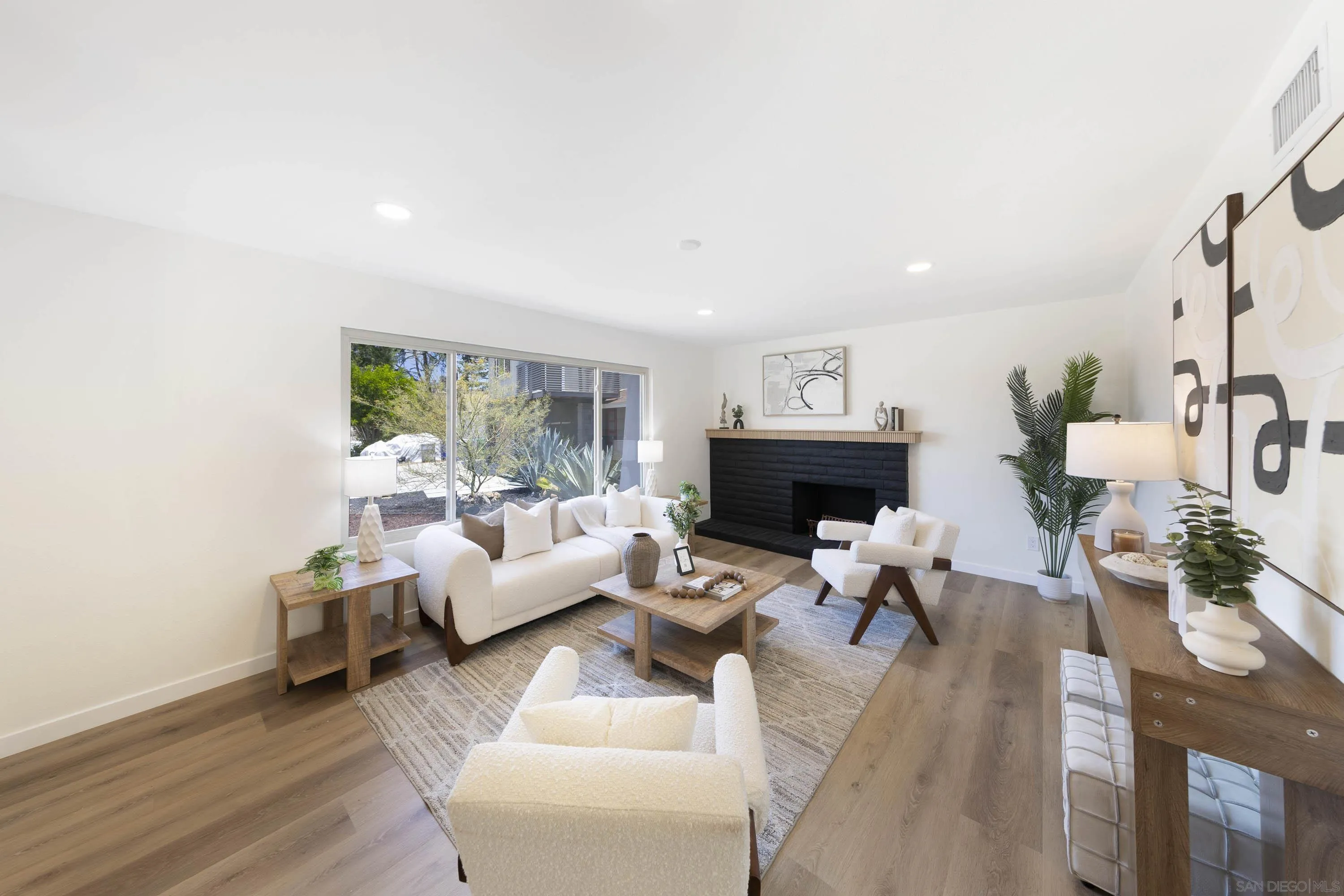 https://cdn.realtyfeed.com/cdn/127/260014618/17376cf95d34eeaea52e85b12695e4b0.webp