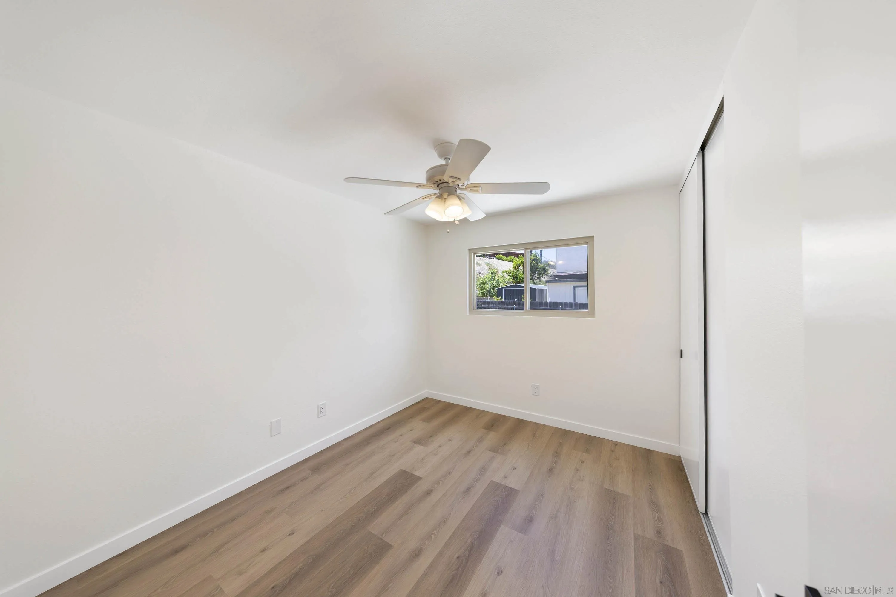 https://cdn.realtyfeed.com/cdn/127/260014618/2223ef3e36f9bfd09fb457d521c0d0cf.webp