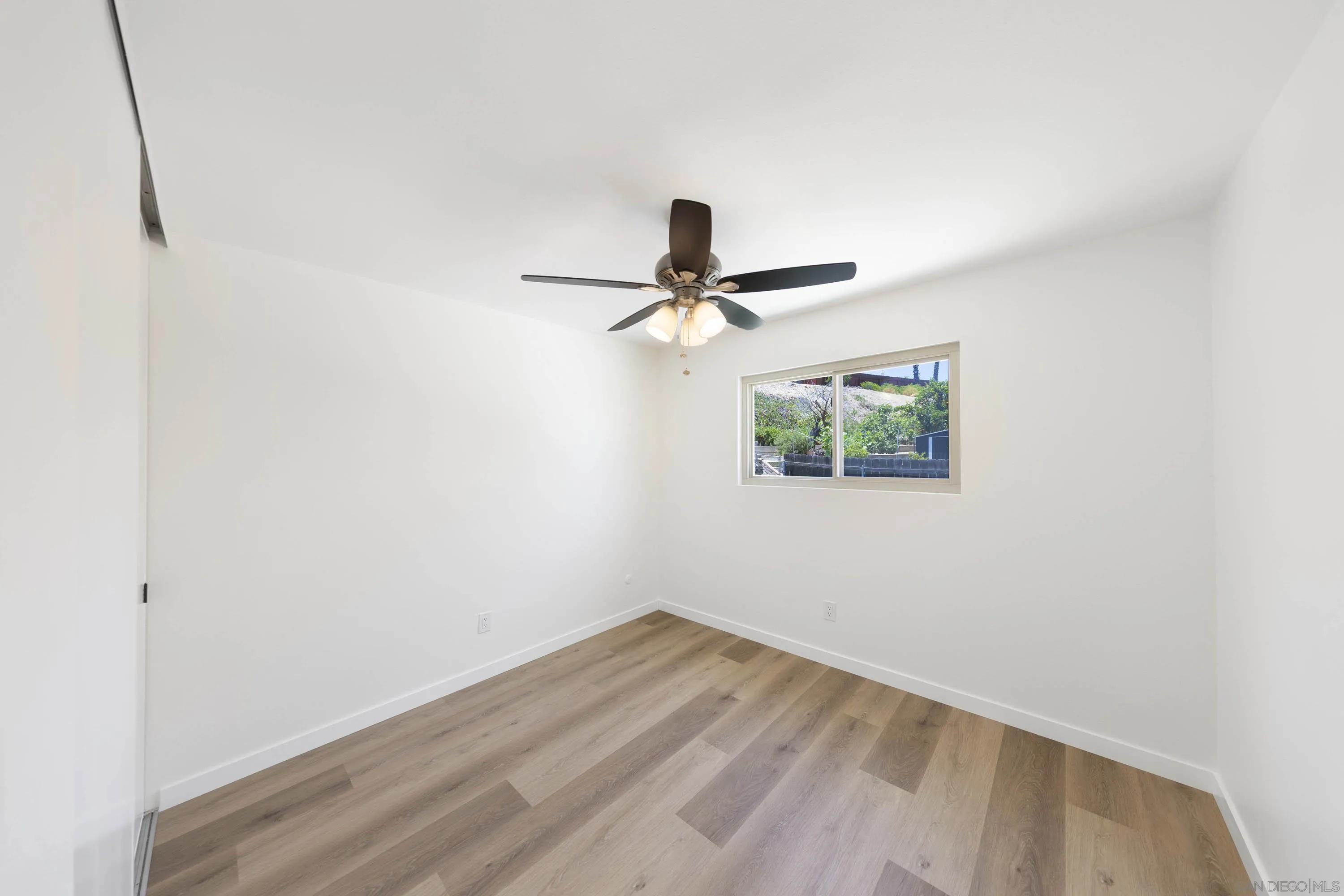 https://cdn.realtyfeed.com/cdn/127/260014618/77fd18c58c0e33791430450496df22fb.webp